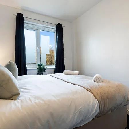 Applin House - 5 Bedroom Contractor - Sleeps 10 - Parking & Wi-fi Bristol