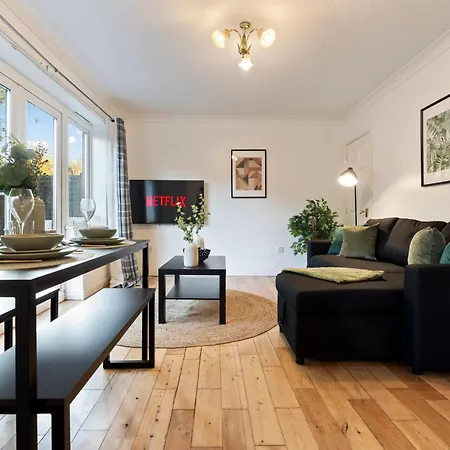 Applin House - 5 Bedroom Contractor - Sleeps 10 - Parking & Wi-fi Дом отдыха
