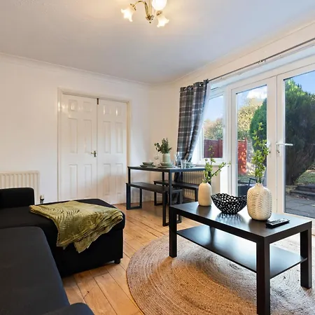 Applin House - 5 Bedroom Contractor - Sleeps 10 - Parking & Wi-fi *