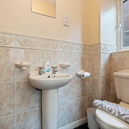 Applin House - 5 Bedroom Contractor - Sleeps 10 - Parking & Wi-fi *