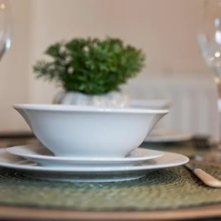 Applin House - 5 Bedroom Contractor - Sleeps 10 - Parking & Wi-fi Ferienhaus Bristol
