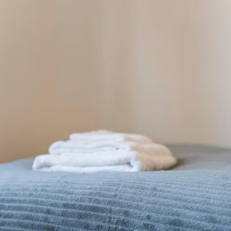 Applin House - 5 Bedroom Contractor - Sleeps 10 - Parking & Wi-fi *