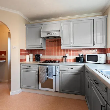 Applin House - 5 Bedroom Contractor - Sleeps 10 - Parking & Wi-fi