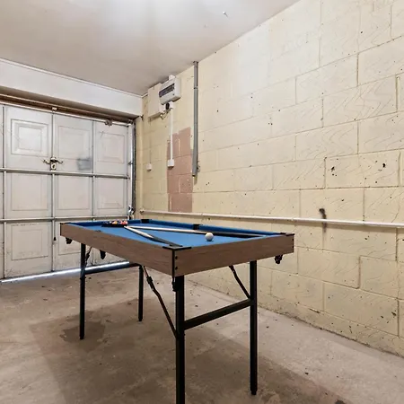 Applin House - 5 Bedroom Contractor - Sleeps 10 - Parking & Wi-fi Ferienhaus *