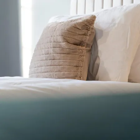 Applin House - 5 Bedroom Contractor - Sleeps 10 - Parking & Wi-fi Bristol
