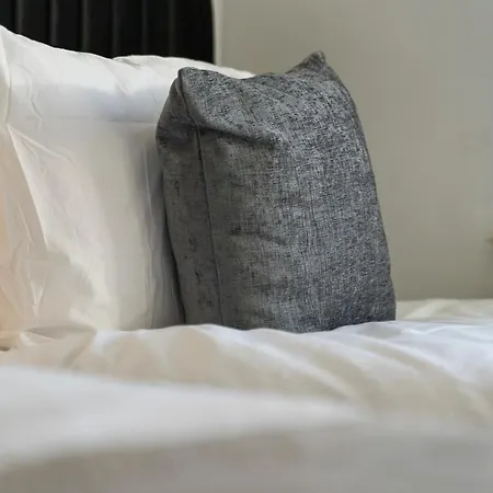 Applin House - 5 Bedroom Contractor - Sleeps 10 - Parking & Wi-fi * Бристоль
