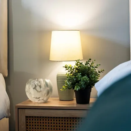 Applin House - 5 Bedroom Contractor - Sleeps 10 - Parking & Wi-fi Ferienhaus Bristol