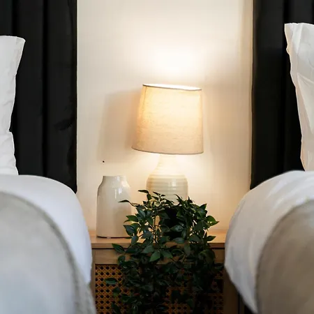 Applin House - 5 Bedroom Contractor - Sleeps 10 - Parking & Wi-fi * Bristol