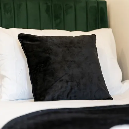 Ferienhaus Applin House - 5 Bedroom Contractor - Sleeps 10 - Parking & Wi-fi *