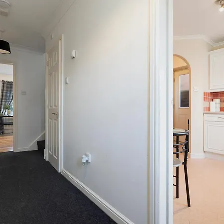 Applin House - 5 Bedroom Contractor - Sleeps 10 - Parking & Wi-fi Дом отдыха *