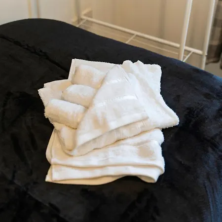 Applin House - 5 Bedroom Contractor - Sleeps 10 - Parking & Wi-fi Ferienhaus
