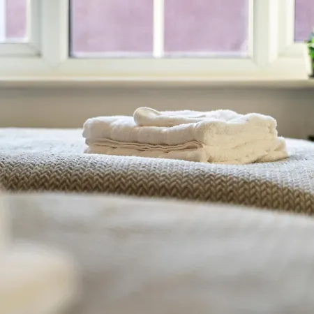 Ferienhaus Applin House - 5 Bedroom Contractor - Sleeps 10 - Parking & Wi-fi *